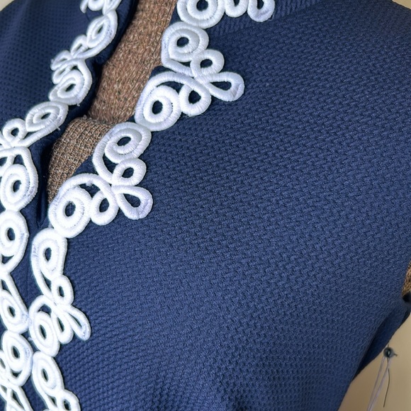 Vince Camuto Swirl Applique Sleeveless Sheath Dress - Picture 4 of 9